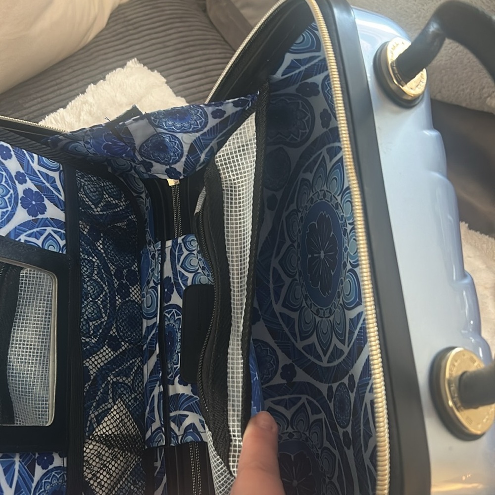 Triforce hard-sided Beauty Case. In shades of metallic blue to silver ombré - Picture 6 of 7